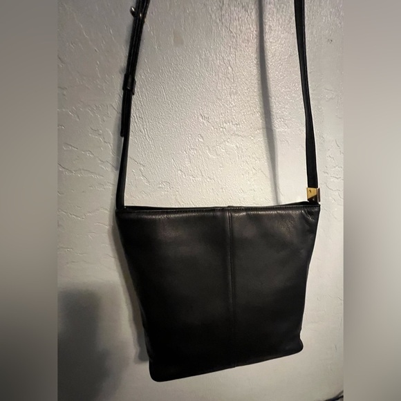 Burberry Black Leather Shoulder Bag with Plaid Pouch & Interior - Picture 3 of 8